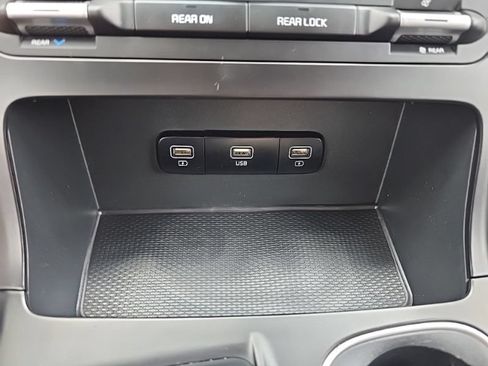 Certified 2022 Kia Carnival LX FWD image 18