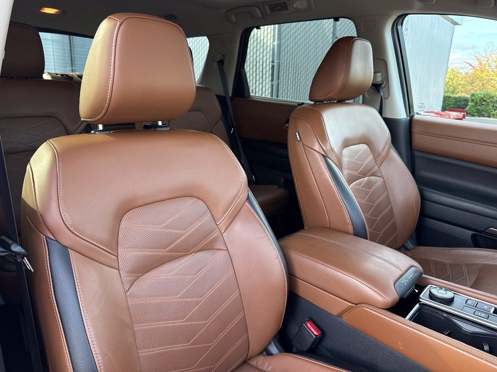 Used 2022 Nissan Pathfinder Platinum AWD/4WD image 21