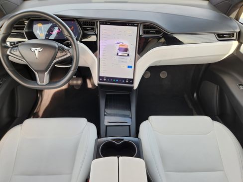 Used 2020 Tesla Model X Long Range image 30
