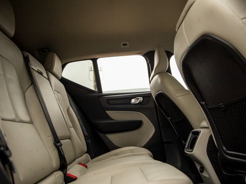 Used 2021 Volvo XC40 T5 Momentum w/ Protection Package Premier image 33