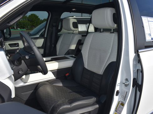 Used 2024 Toyota Sequoia Capstone image 27