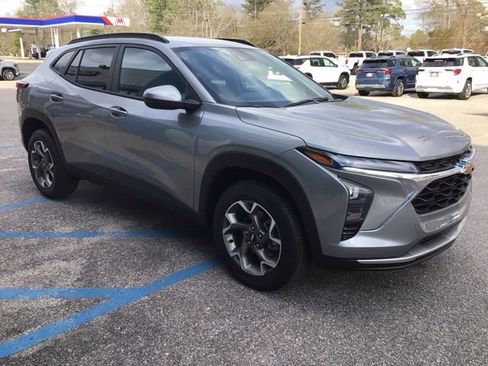 New 2026 Chevrolet Trax LT image 6