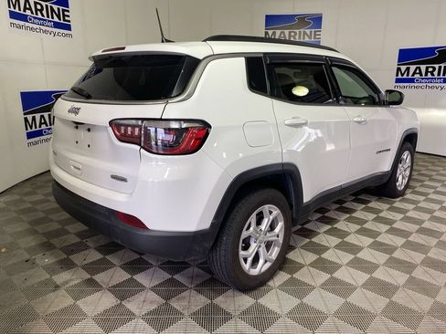 Used 2024 Jeep Compass Latitude w/ Convenience Group AWD/4WD image 16