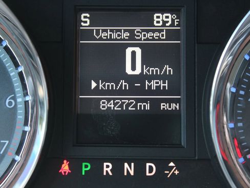 Used 2016 Chrysler Town & Country Touring w/ Driver Convenience Group image 14