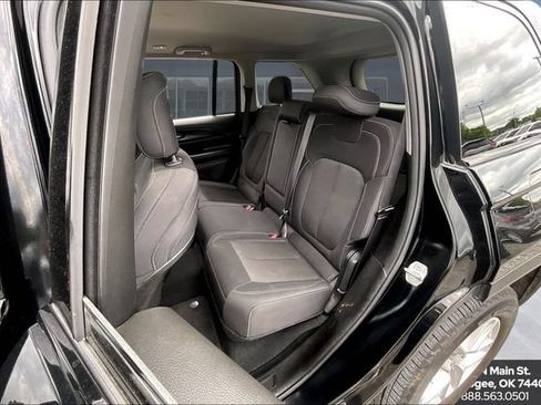 Used 2024 Jeep Grand Cherokee Laredo AWD/4WD image 21
