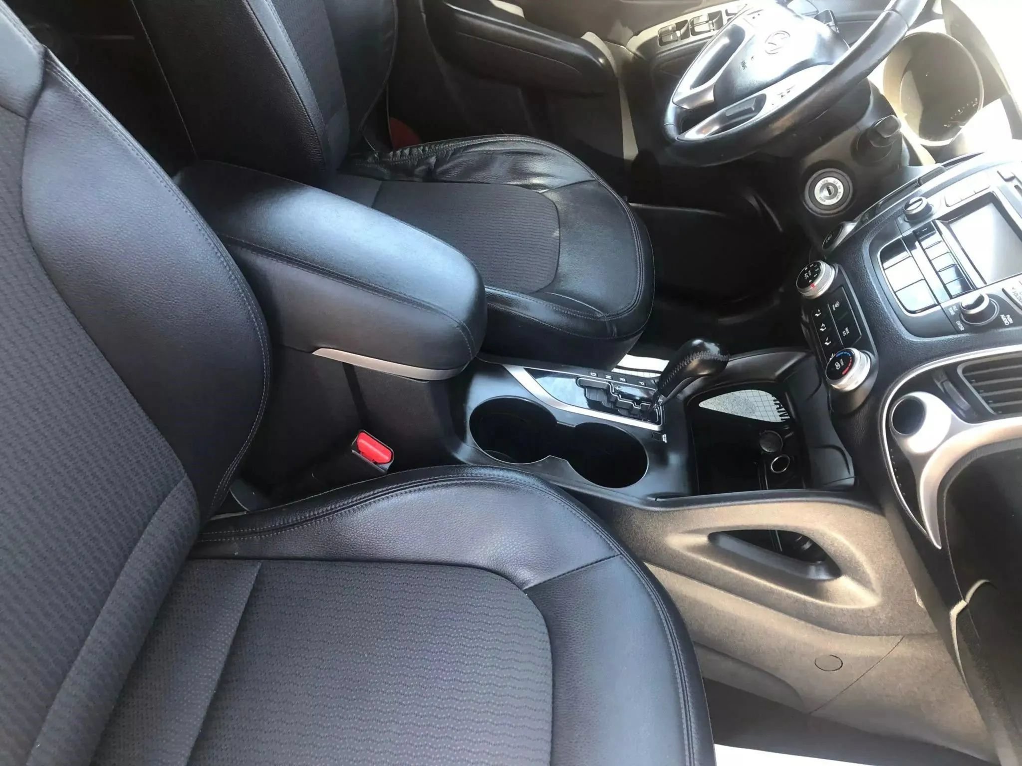 Used 2011 Hyundai Tucson GLS FWD image 10