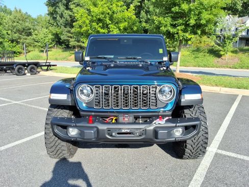 Used 2025 Jeep Gladiator Rubicon AWD/4WD image 2