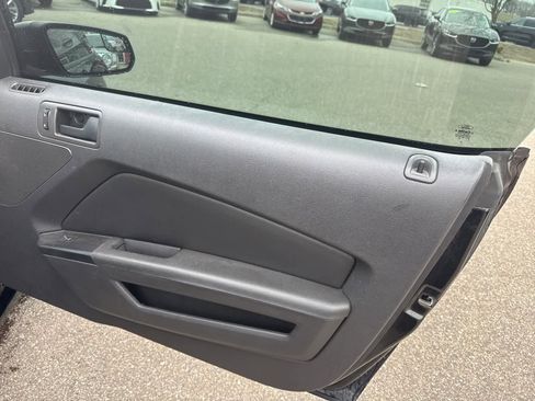 Used 2014 Ford Mustang Convertible image 16
