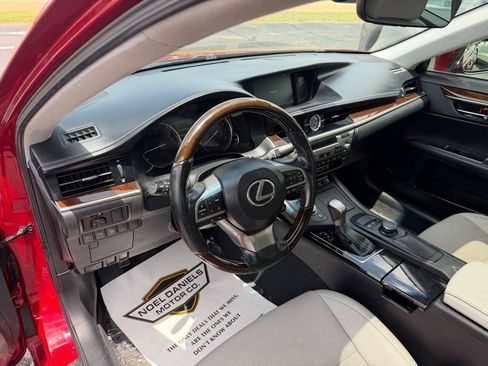 Used 2017 Lexus ES 350 w/ Premium Package FWD image 15