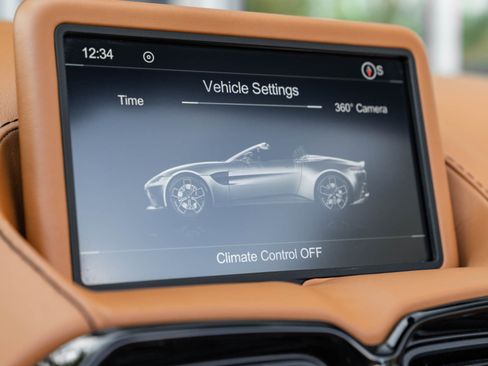 Used 2021 Aston Martin V8 Vantage Roadster image 39