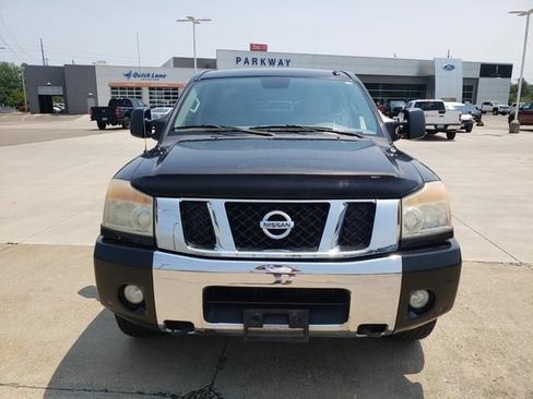 Used 2012 Nissan Titan SV w/ SV Premium Utility Pkg AWD/4WD image 10