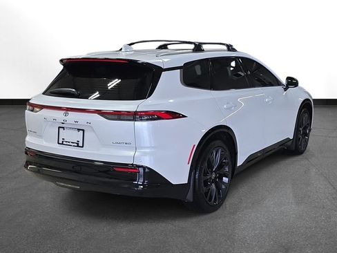 Used 2025 Toyota Crown Signia w/ Advanced Technology Package image 5