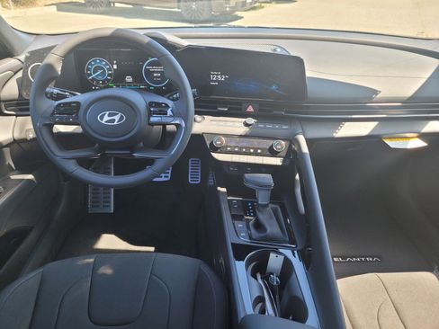 New 2025 Hyundai Elantra SEL image 14