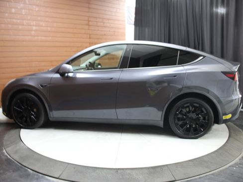 Used 2021 Tesla Model Y Long Range image 9
