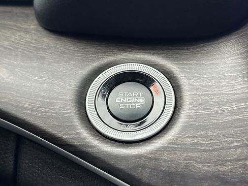 New 2025 Jeep Grand Cherokee L Limited w/ Luxury Tech Group II image 24