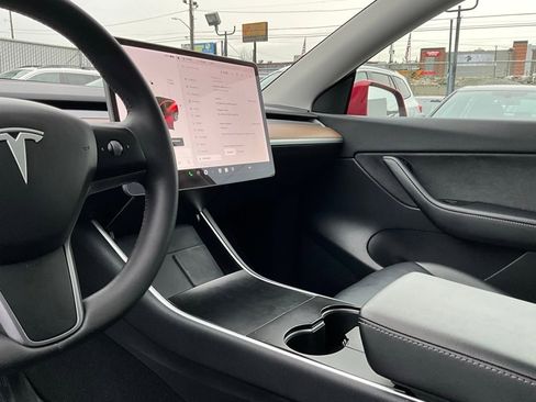 Used 2021 Tesla Model Y Long Range image 19