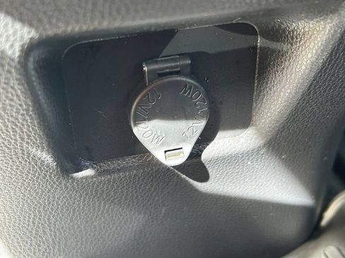 Used 2022 Toyota RAV4 LE AWD/4WD image 22