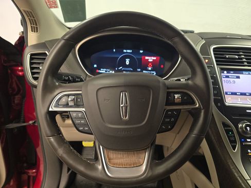 Used 2019 Lincoln Nautilus Select image 14