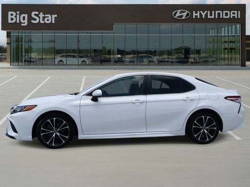 Used 2020 Toyota Camry SE FWD image 2