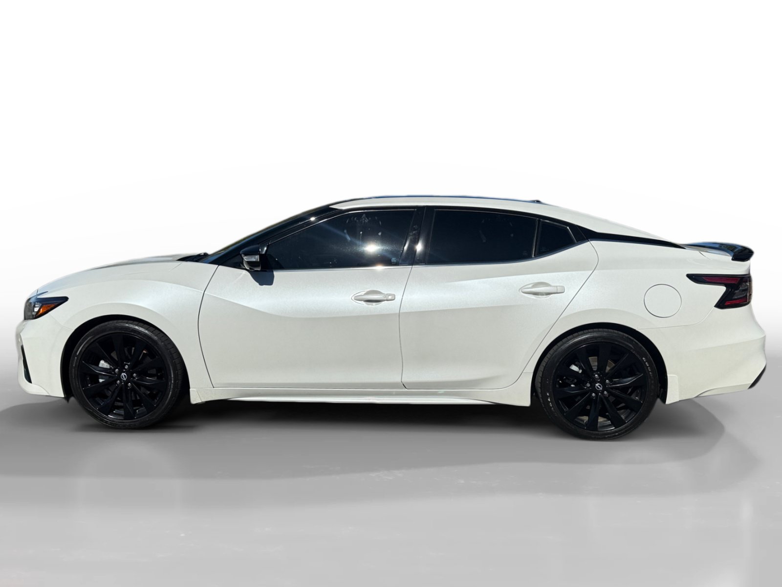 Used 2023 Nissan Maxima SR w/ Sport Mat Group FWD image 2