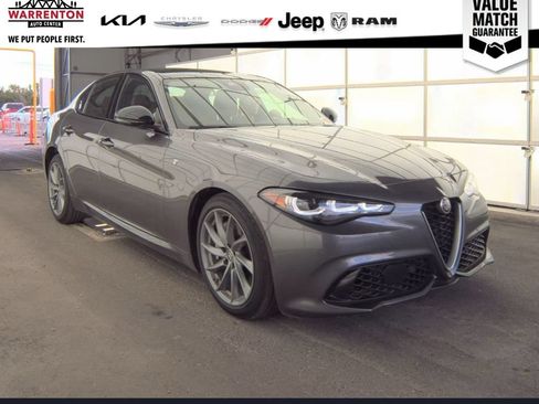 Used 2024 Alfa Romeo Giulia Ti AWD/4WD image 7