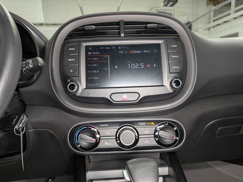 Certified 2023 Kia Soul LX image 30