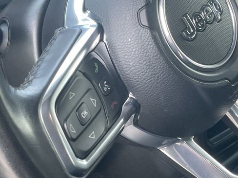 Used 2022 Jeep Wrangler Unlimited Sahara AWD/4WD image 18