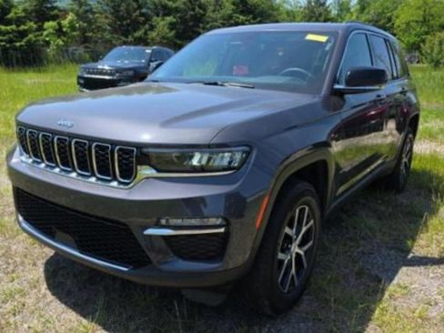 Used 2023 Jeep Grand Cherokee Limited AWD/4WD image 5