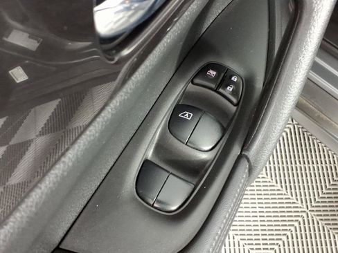 Used 2019 Nissan Rogue SV FWD image 19