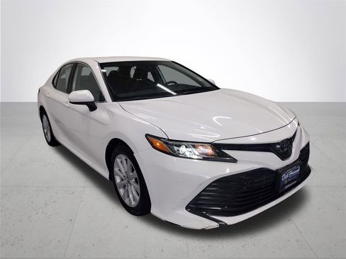 Used 2019 Toyota Camry LE w/ Carpet Mat Package FWD image 4