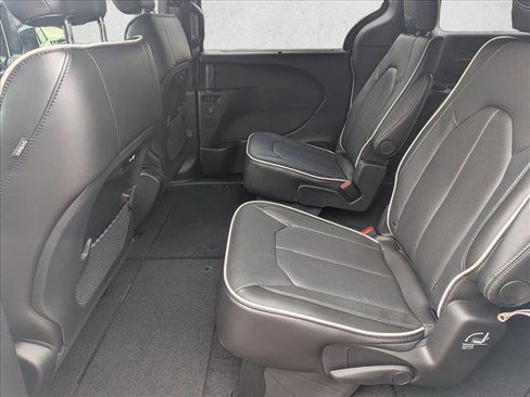 New 2026 Chrysler Pacifica Limited image 14