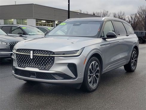 Certified 2024 Lincoln Nautilus Reserve w/ Equipment Group 203A image 3