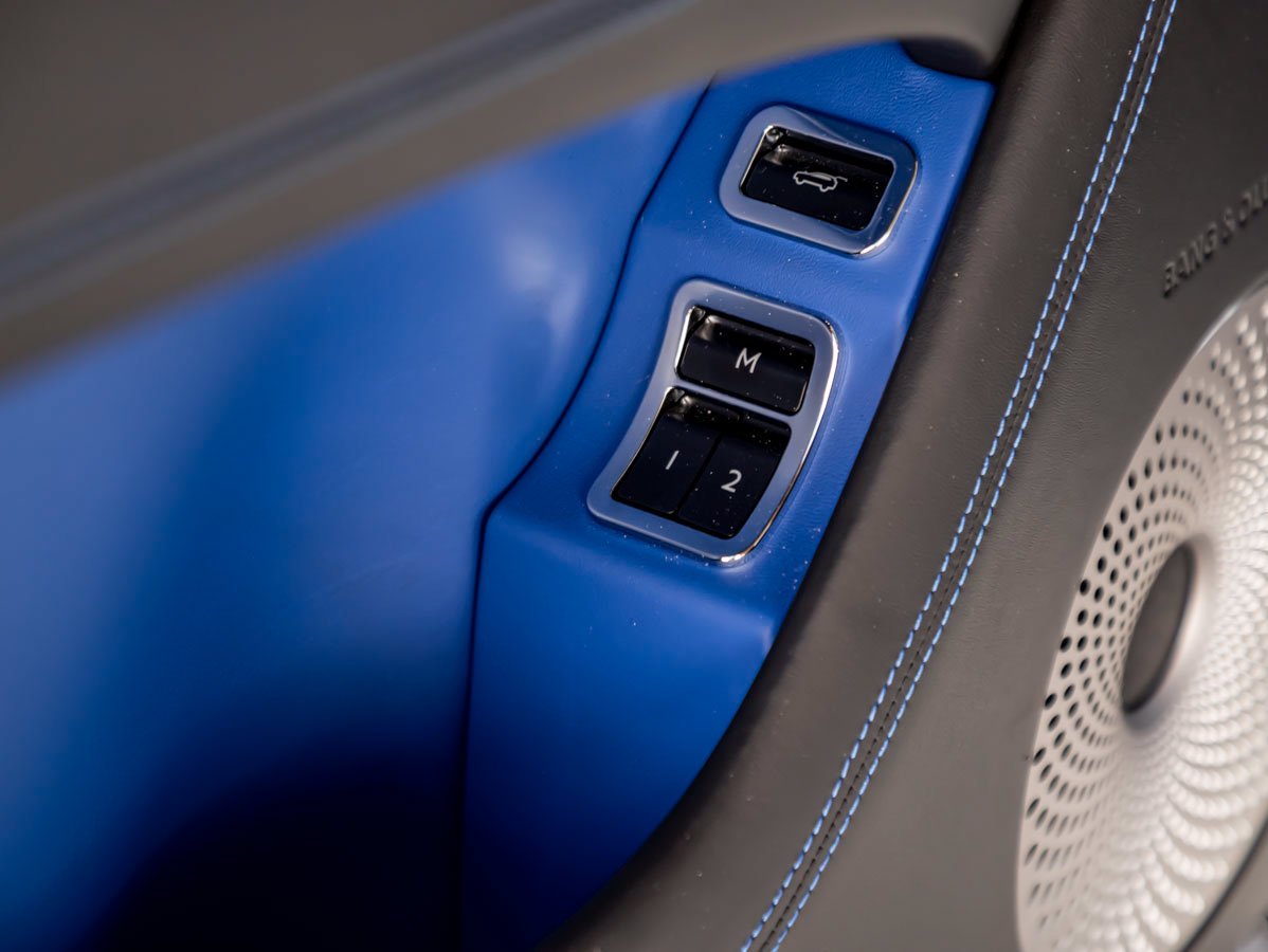 Certified 2025 Bentley Bentayga AWD/4WD image 31