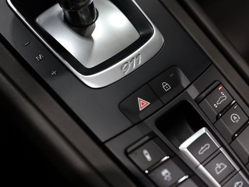 Used 2019 Porsche 911 Turbo image 47