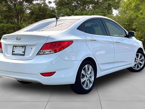 Used 2013 Hyundai Accent GLS w/ Premium Pkg FWD image 2