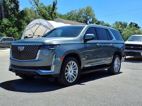 Used 2024 Cadillac Escalade Premium Luxury RWD image 3
