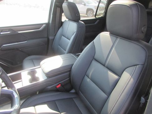 New 2026 GMC Acadia Elevation w/ Elevation Premium Package FWD image 12