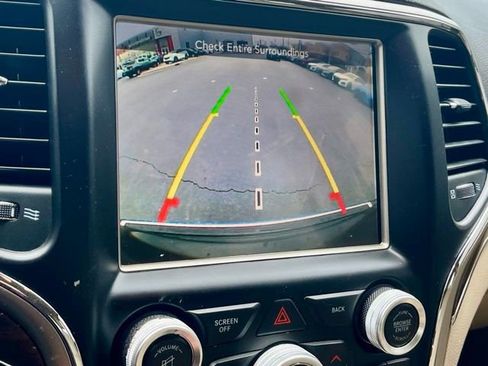 Used 2017 Jeep Grand Cherokee Limited image 26