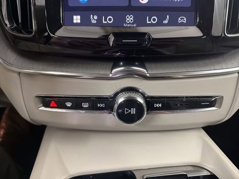 Used 2023 Volvo XC60 B5 Ultimate AWD/4WD image 25