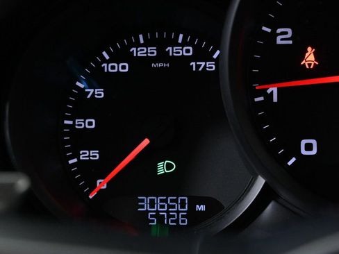 Certified 2021 Porsche Macan image 14