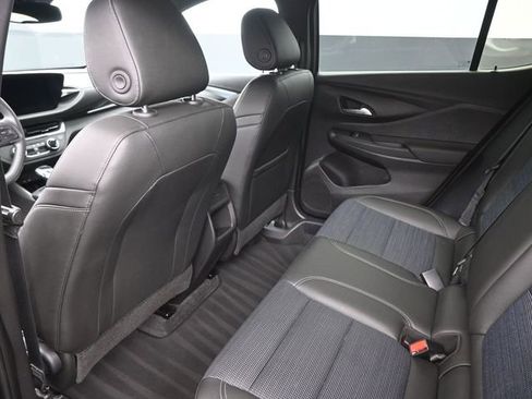 Used 2025 Buick Envista Preferred image 2