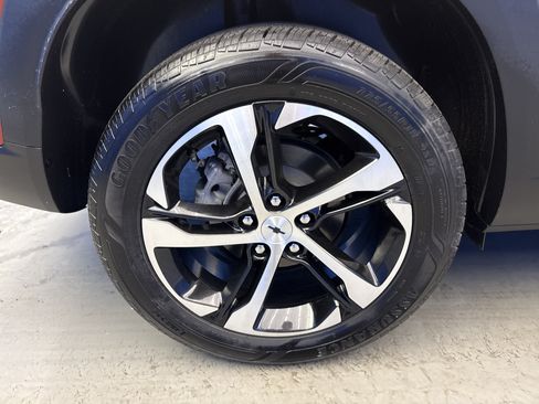 Used 2024 Chevrolet Trax RS FWD image 8