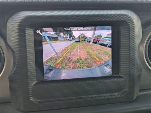 Used 2023 Jeep Gladiator Willys image 23