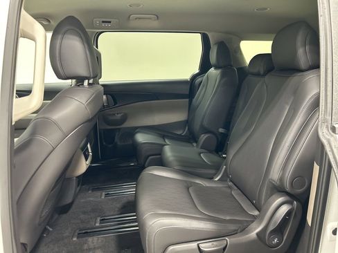 New 2026 Kia Carnival FWD image 25