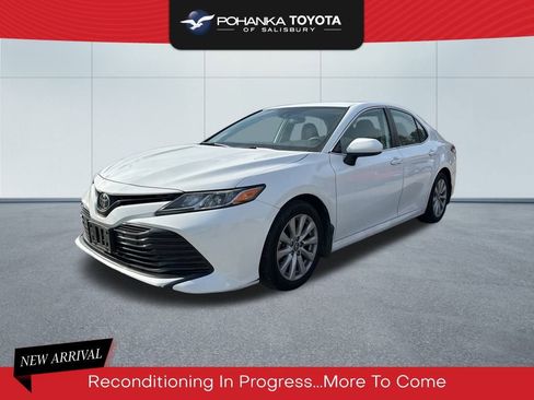 Used 2020 Toyota Camry LE image 1