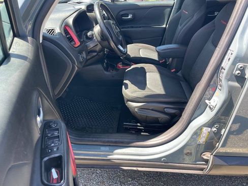 Used 2016 Jeep Renegade Trailhawk AWD/4WD image 10