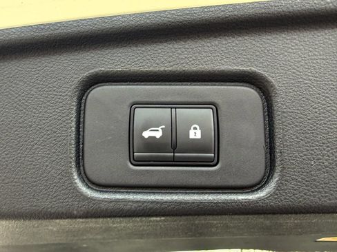 Used 2023 Nissan Pathfinder SL w/ SL Premium Package AWD/4WD image 11