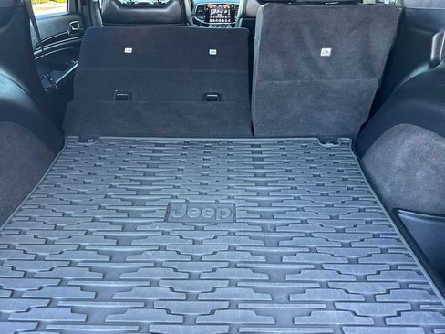 Used 2019 Jeep Grand Cherokee Limited image 12