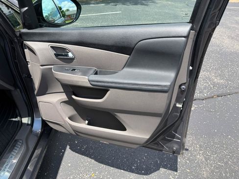 Used 2014 Honda Odyssey Touring Elite image 25