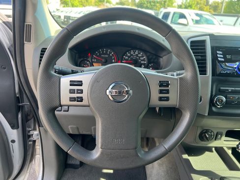 Used 2013 Nissan Frontier SV image 14